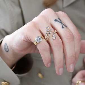 แหวนเพชรทรงกลมแบบมินิมอล ประดับเพชรแล็บโกรว์ ดีไซน์โมเดิร์น ขอบแหวนแบบ Bypass Statement Rings  ทองคำแท้ 14K 18K ขายส่ง - Product Image 2