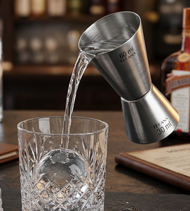 Jigger gradué multi-étapes en acier inoxydable avec poignée – Tasse à mesurer de bar graduée de 2 oz avec poignée – Vente en gros à bas prix - Product Image 3