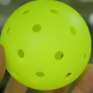Balles de pickleball de haute qualité, 40 trous, 26g, moulées en une seule pièce, approuvées USAPA, pour intérieur et extérieur, fournisseur OEM - Product Image 1