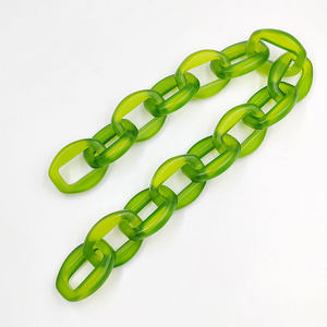 Collier minimaliste en résine à maillons plats, fait main, léger, écologique, bijou tendance, technique artisanale, vente en gros - Product Image 5