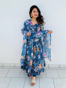 ชุดผ้าไหม Anarkali ลายผ้าโปร่งพิมพ์ดิจิทัลวัสดุวิสคอสพิมพ์ลายสำหรับงานปาร์ตี้ผลิตในอินเดีย - Product Image 2