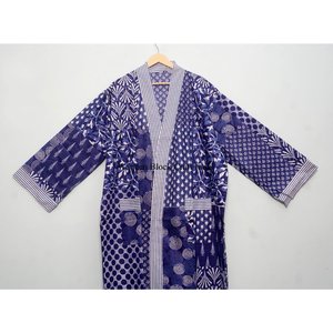 Kimono de algodón cómodo y transpirable para piel sensible, con cuello en V, diseño sencillo y estampado floral para uso casual. - Product Image 2