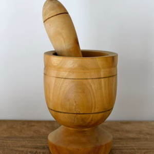 Juego de mortero y pilón de madera ecológicos para triturar ajo, especias y hierbas orgánicas de forma natural. - Product Image 1
