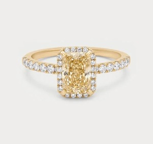 Anillo de Compromiso y Boda de Lujo con Halo de Diamantes Cultivados en Laboratorio, Corte Radiante, 1.80 CTW, Oro Amarillo de 14K para Mujer - Product Image 1