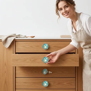 Poignée de tiroir pour enfant en bois, laiton et corne d'os, motif lapin, design marbre bleu, écologique, durable, moderne, installation facile - Product Image 2