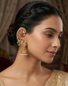 Exquisitas Pendientes de Oreja AD Peacock y Jhumkas Combinados: Joyería Tradicional India para Novias, Venta al por Mayor para Celebraciones Étnicas - Product Image 4