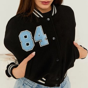 Chaqueta Varsity para Mujer, Negra, Manga Larga, Logotipo 84 Bordado, Cuello con Botones, Largo Regular, Invierno, 100% Lana, Calefactable - Product Image 5