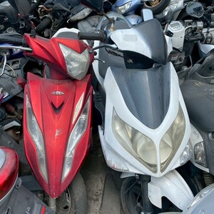 Motocyclettes d'occasion japonaises de haute qualité offertes par un fournisseur taïwanais Scooter Yamaha Suzuki Prix bas et haute qualité - Product Image 5