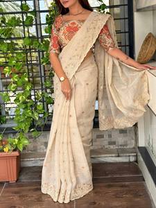 Sari traditionnel en coton pour mariages et occasions festives, toutes saisons, avec chemisier de créateur, prêt à porter. - Product Image 3