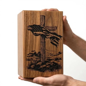 Urne funéraire en bois personnalisée, durable et écologique, avec motif drapeau américain et croix, capacité de 220 pouces cubes - Product Image 3