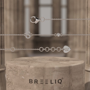 Bracelet en or blanc massif 14 carats avec initiale S pavée de diamants pour femme, bijou délicat avec lettre S et chaîne à maillons sertis de diamants - Product Image 1