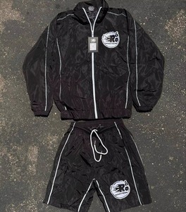 Conjunto Corto de Chaqueta Cortavientos de Dos Piezas con Estampado de Logotipo Personalizado, Chaqueta Cortavientos de Nylon y Poliéster con Cierre y Parches, Estilo Urbano - Product Image 3