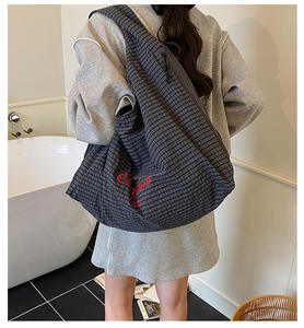 Sac fourre-tout décontracté pour femme, été 2026, motif à carreaux simple avec lettres, idéal pour les cours, sac à bandoulière, sac sous le bras, tendance. - Product Image 1