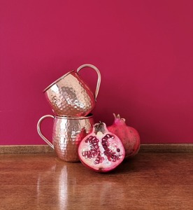 Mug en cuivre au design martelé, idéal pour le thé et le café, tasse en métal rustique, vaisselle de cuisine, mug élégant pour servir et utilisation à la maison ou au bar. - Product Image 1