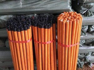 High Quality Eucalyptus Wooden Broom Handle PVC Wood Grain Coated for <b>Mop</b> and Broom - Product Image 4