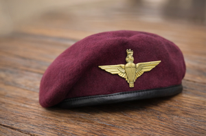 Insignia Metálica Dorada del Regimiento de Paracaidistas Británico, Distintivo de Ala de Paracaidista, Pin para Gorra - Product Image 3