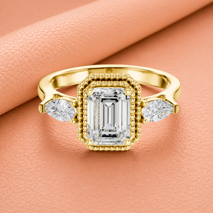 Bague de fiançailles de luxe en or massif 14 carats avec diamant de laboratoire taille émeraude, halo et pierres latérales marquise, clarté VVS1-VVS2, certifiée IGI - Product Image 1
