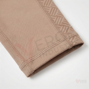 Ensemble de yoga 2 pièces pour femme : haut court côtelé beige à col rond et legging taille haute longueur mollet - Product Image 6