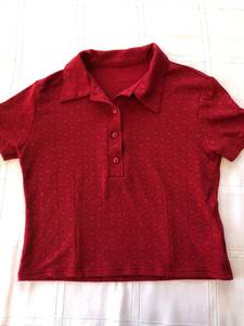 เสื้อครอปสีแดงสำหรับผู้หญิง แขนสั้น สีพื้น ผ้าถัก สวมใส่สบายๆ สำหรับฤดูใบไม้ผลิและฤดูร้อน ทรงหลวม ระบายอากาศได้ดี แห้งเร็ว - Product Image 3