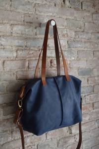 กระเป๋าหนังแท้สำหรับสตรีสไตล์ยั่งยืนผลิตได้ทุกขนาด - Product Image 6