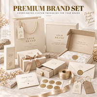 Set Completo di Imballaggi Personalizzati per Marchi di Abbigliamento: Scatole di Carta, Sacchetti Shopping, Carta Velina, Cartellini Pendenti - Vendita all'Ingrosso