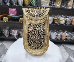 Bolso de Mano Tipo Clutch para Mujer, Estilo Indio, Chapado en Oro, Hecho a Mano en Metal, del Estado de Uttar Pradesh - Product Image 6