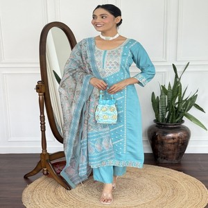VASTRA COTTAGE Kurta Azul Cielo Bordada con Pantalón y Dupatta con Borde de Encaje Chanderi, Atuendo Étnico para Fiesta para Mujer - Product Image 1