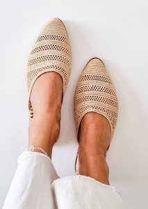 Mules en raphia faites à la main : Pantoufles d'été marocaines - Product Image 2