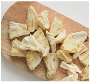 สับปะรดออร์แกนิกอบแห้งแช่แข็งแบบชิ้น บรรจุภัณฑ์สุญญากาศ พกพาสะดวก เหมาะสำหรับทำสมูทตี้ ขนมอบ และเป็นของว่างหวานธรรมชาติ - Product Image 1