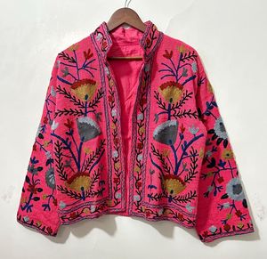 Chaqueta Suzani bordada a mano en terciopelo rosa con estampado floral, ropa de playa, chaqueta india, mayorista de chaquetas, chaquetas de invierno - Product Image 3
