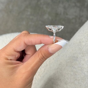 Bague de fiançailles à trois pierres en diamant taille marquise 12 TCW, 10 carats, certification IGI, clarté VVS2, couleur E, plaqué or 14k - Product Image 5