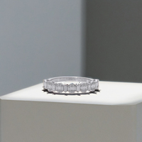 Bague pour femme en or blanc 14 carats plaqué rhodium moderne avec motif circulaire et diamants naturels taille brillant rond