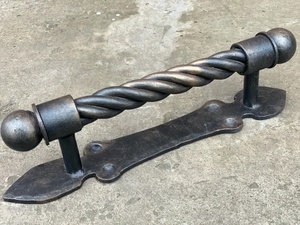 Poignée de portail traditionnelle en fer forgé résistant à la rouille, design corde torsadée, finition peinte, installation facile - Product Image 2