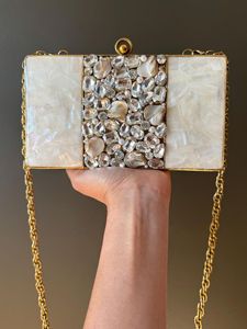 Pochette de soirée en résine design pour fêtes à domicile et mariages, faite à la main, couleur vert foncé - Product Image 2