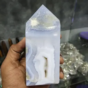 Tour de cristal d'agate bleue polie naturelle pour la décoration et la lithothérapie - Product Image 1