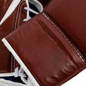 ถุงมือชกมวยหนังแท้คุณภาพระดับมืออาชีพ แบบผูกเชือก ปรับแต่งได้ พร้อมโลโก้สั่งทำ สำหรับฝึกซ้อมและแข่งขันคิกบ็อกซิ่ง รุ่น CP-BG-61 - Product Image 5