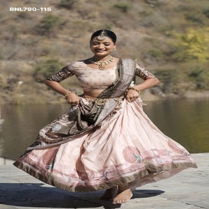 Ensemble Lehenga et Choli-Dupatta en Soie Manipuri de Haute Qualité avec Bordure Imprimée à Motifs Animaux et Jupe Évasée Can-Can – Exportateur Indien - Product Image 1