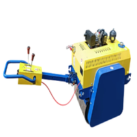 Machine à rouleaux vibratoires portée à la main utilisée pour le compactage du sol et de l'asphalte et les applications de construction routière