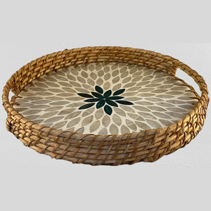 Plateau de service carré artisanal en rotin naturel et MDF avec finition durable pour la décoration intérieure - Product Image 1