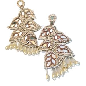 Boucles d'oreilles en perles faites à la main, designs et styles personnalisés, boucles d'oreilles multi-perles pour femmes, bijoux de fête festifs au meilleur prix, boucles d'oreilles en perles - Product Image 1