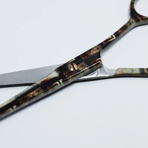 Tijeras de Barbero de Titanio con Acabado de Lujo y Recubrimiento Múltiple, 5.5 y 6 Pulgadas, Tijeras de Peluquería Premium, Deslizamiento Suave, Herramienta Profesional de Salón - Product Image 5