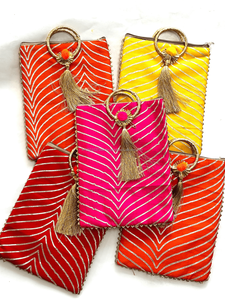 กระเป๋าถือผ้าซาตินลายทางสำหรับผู้หญิง ของชำร่วยงานแต่งงานอินเดีย ของขวัญปีใหม่สุดเก๋ ของที่ระลึกงานฮาลดี เมห์นดี พร้อมซิป - Product Image 5