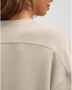 Sudadera con Capucha Negra Moderna, Tejido Transpirable de Secado Rápido, Mangas Lisas con Logotipo Frontal, Estilo Urbano Atrevido para Invierno - Product Image 5