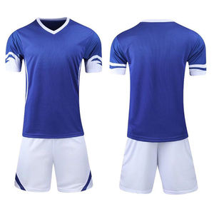 Nouveau style de maillot de football d'entraînement, vente en gros, logo personnalisé, impression par sublimation, 100% polyester, manches courtes, fabriqué au Pakistan - Product Image 2