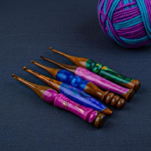 Hand Knitting Ergonomic Grip Resin Wood Mix Multicolor <b>Crochet</b> Colorful Epoxy Resin Wooden <b>Crochet</b> <b>Hooks</b> Oval Shape For Use - Product Image 5