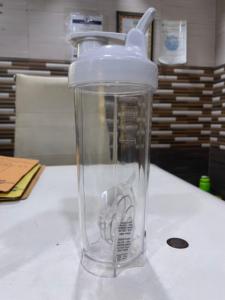 พลาสติกใสสำหรับฝาปิดแบบมีบานพับสีดำ ปลอดสาร BPA เคลือบป้องกันการกัดกร่อน กันน้ำ ใช้กับเครื่องล้างจานได้ เหมาะสำหรับใช้ในยิมและการเดินทาง ขนาด 700 มล. - Product Image 6