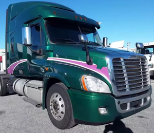 พร้อมใช้งาน ปี 2022 รถบรรทุก Freightliner Cascadia 125 Sleeper Semi Truck - ห้องนอนแบบ Condo ขนาด 72 นิ้ว, 475 แรงม้า, เกียร์ธรรมดา รถบรรทุกมือสองสำหรับขาย - Product Image 1