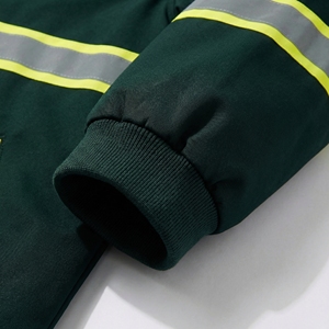 Chaqueta de Seguridad Verde de Alta Visibilidad con Capucha y Cinta Reflectante, Ropa de Trabajo con Bordado Personalizado |   Fabricante de Uniformes de Seguridad OEM - Product Image 4