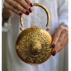 Sac de soirée rond en métal doré de luxe God Grace Craft, gaufré et fait main, pour femme, idéal pour les mariages - Product Image 1