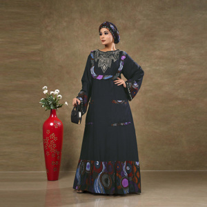 ชุดคาฟตันผ้าเรยอนพร้อมดีเทลปักลายบริเวณคอเสื้อ ขอบลายพิมพ์ แขนเสื้อทรงหลวม และดีไซน์ยาวคลุมเท้าอย่างสง่างาม - Product Image 1